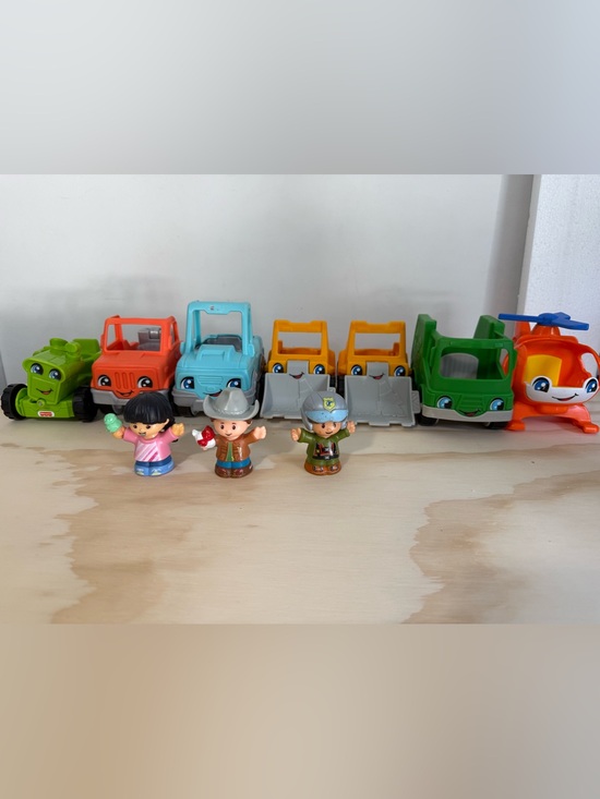 Fisher-Price Other - Little People Vehicles and 3 Figures- tractor garbage truck helicopter tow truck